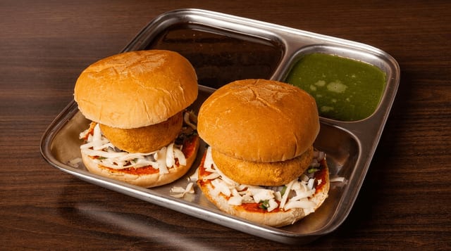 Cheese Pav Vada (2pcs).